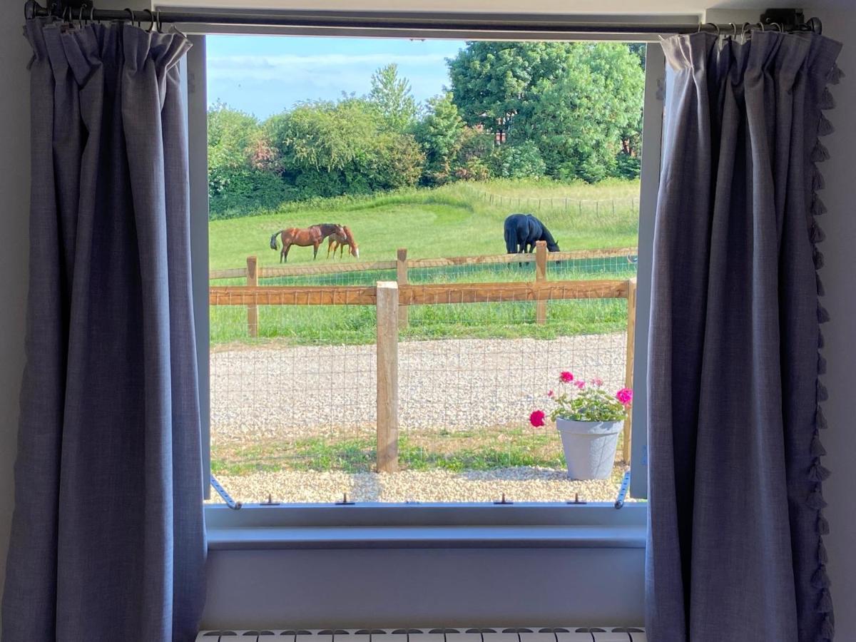 Apartamento Glebe Barn, Little Glebe Farm Cheltenham Exterior foto